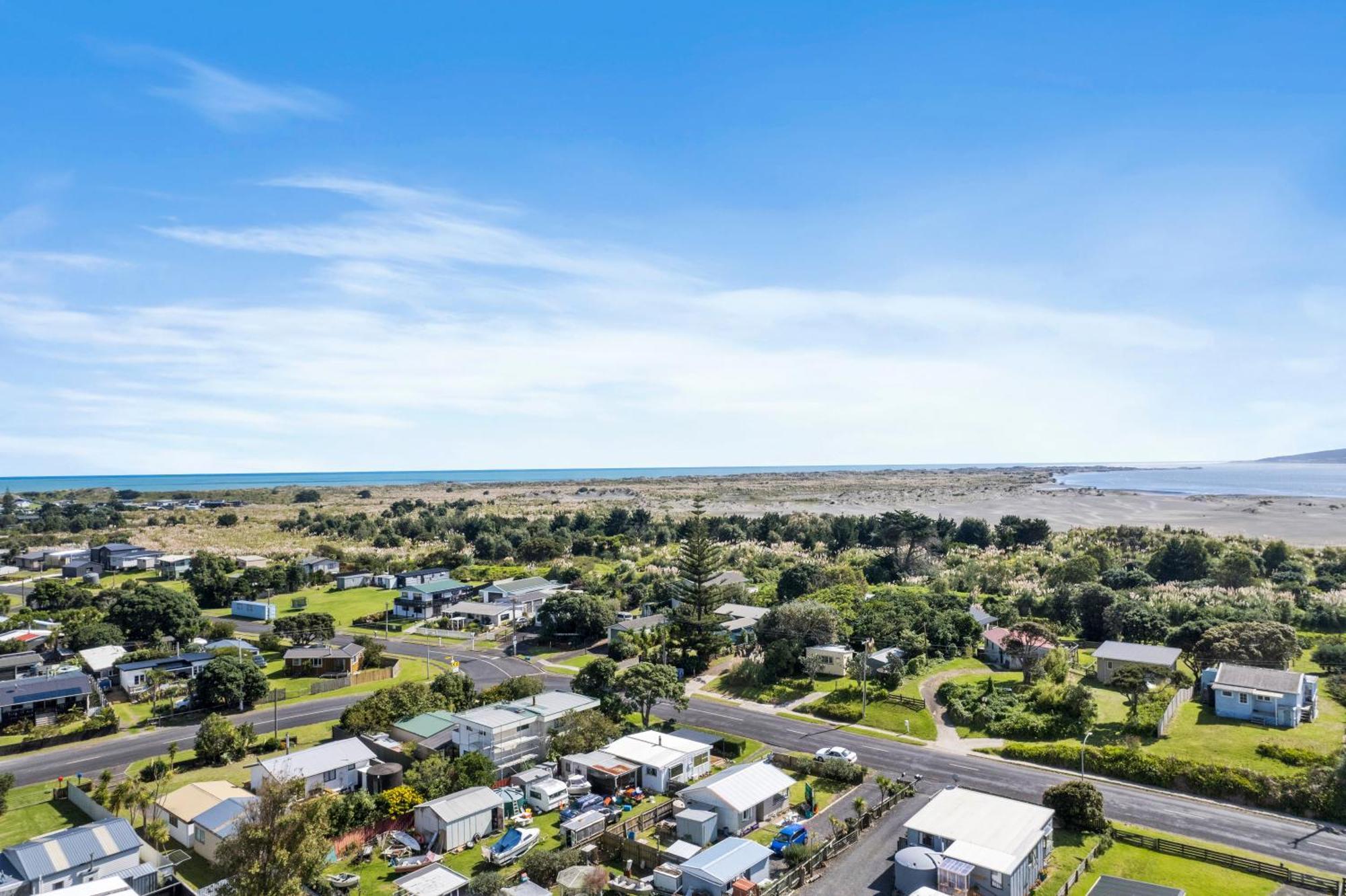 Port Waikato Holiday Park ภายนอก รูปภาพ
