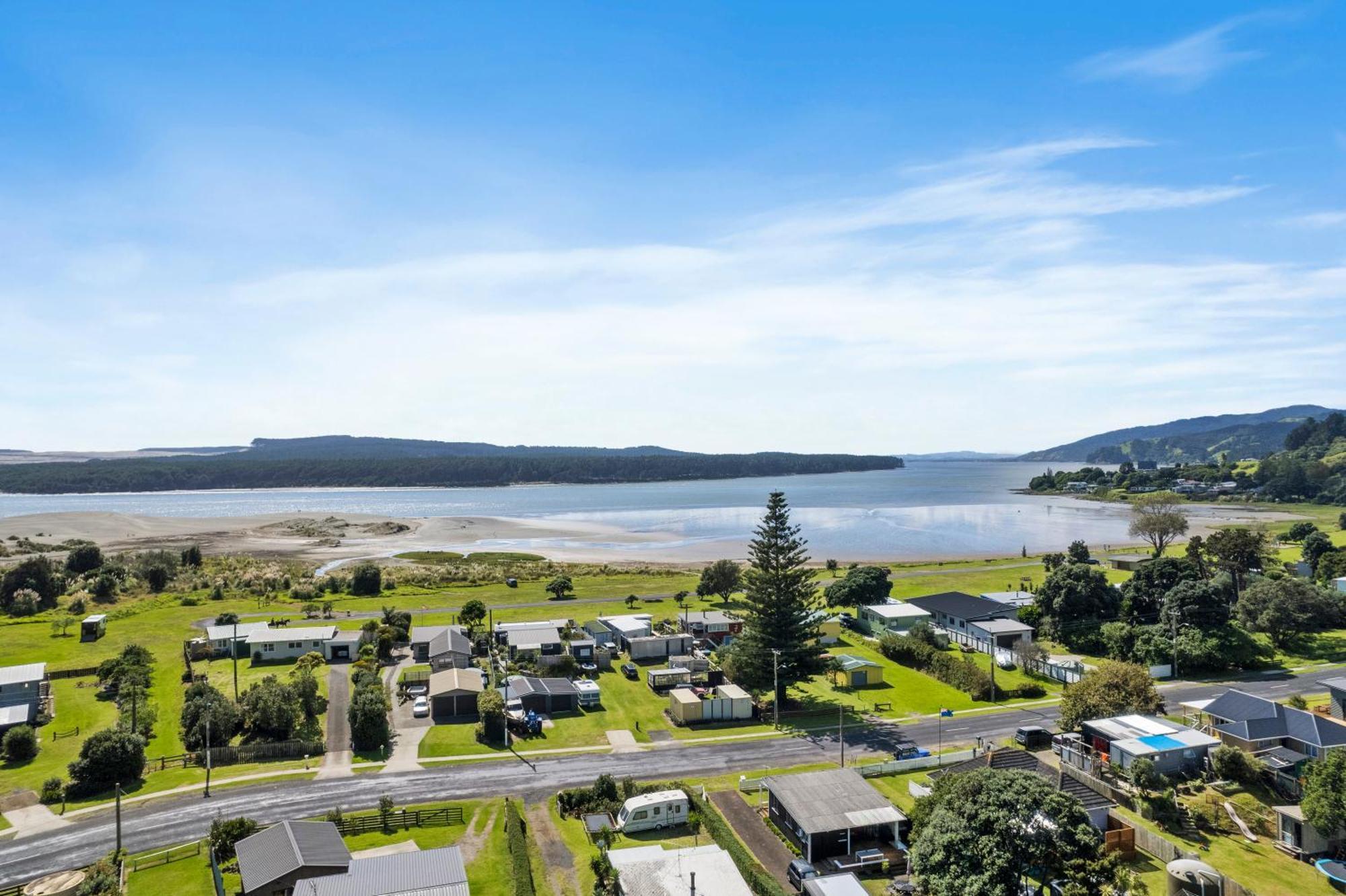 Port Waikato Holiday Park ภายนอก รูปภาพ