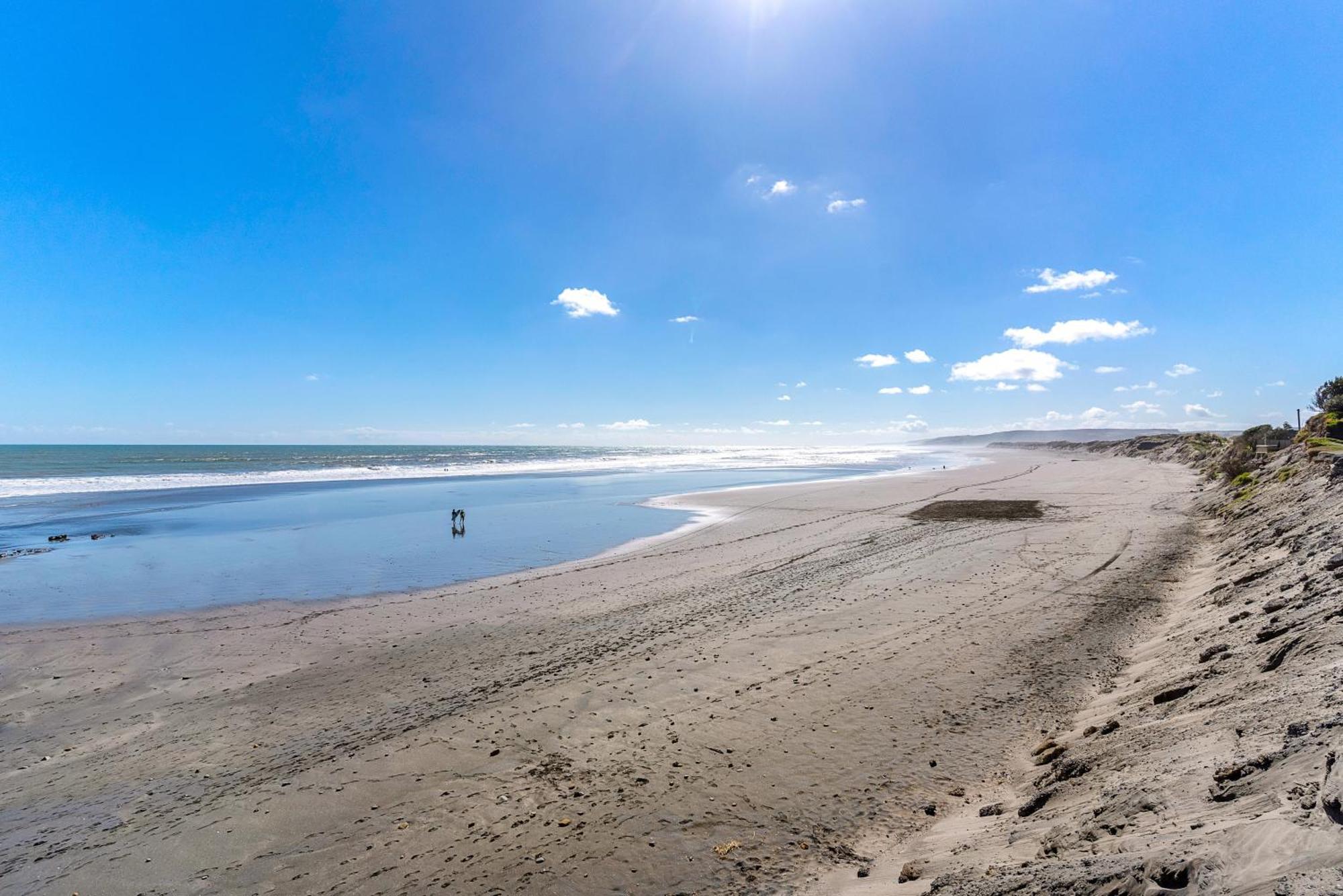 Port Waikato Holiday Park ภายนอก รูปภาพ