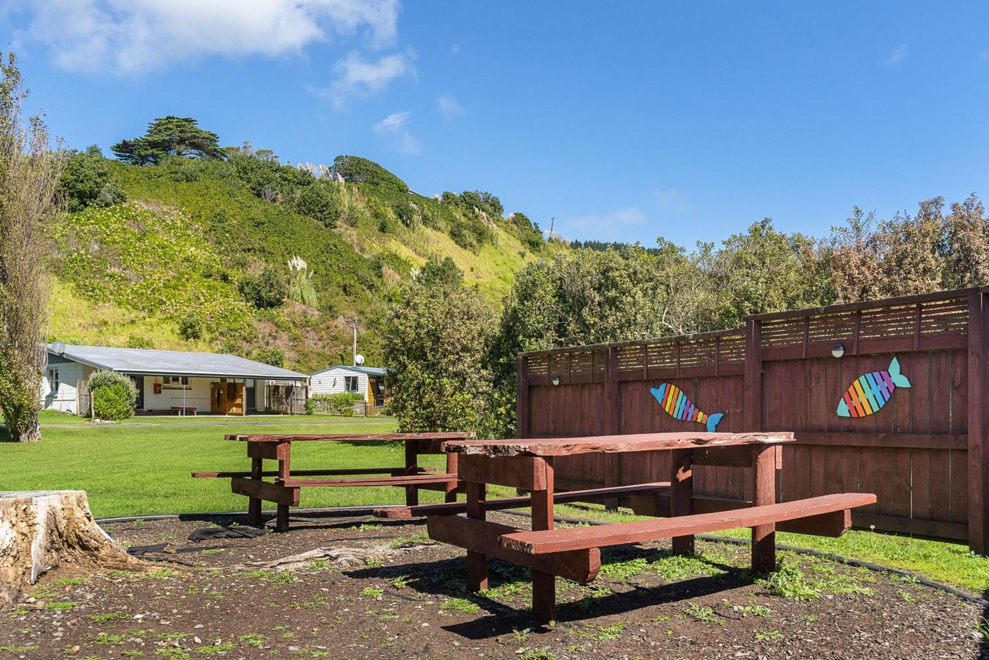 Port Waikato Holiday Park ภายนอก รูปภาพ