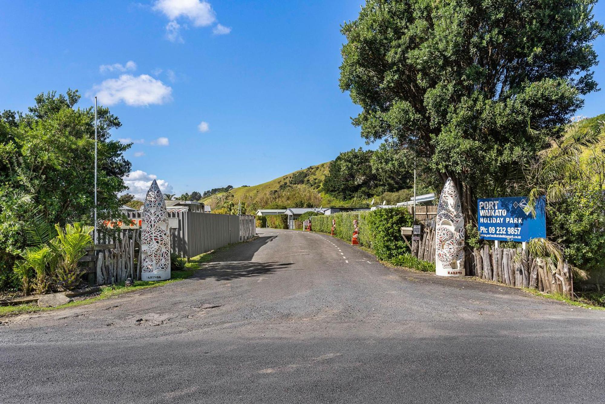 Port Waikato Holiday Park ภายนอก รูปภาพ