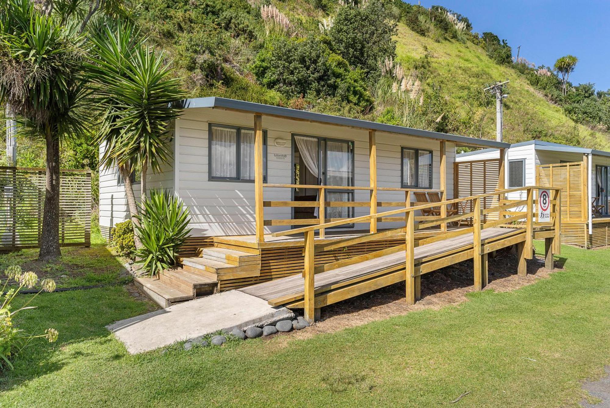 Port Waikato Holiday Park ภายนอก รูปภาพ