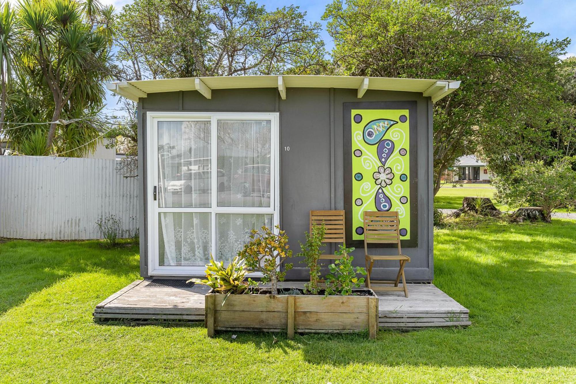 Port Waikato Holiday Park ภายนอก รูปภาพ