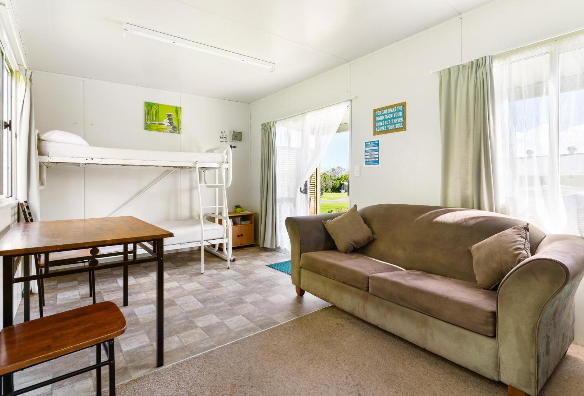 Port Waikato Holiday Park ภายนอก รูปภาพ