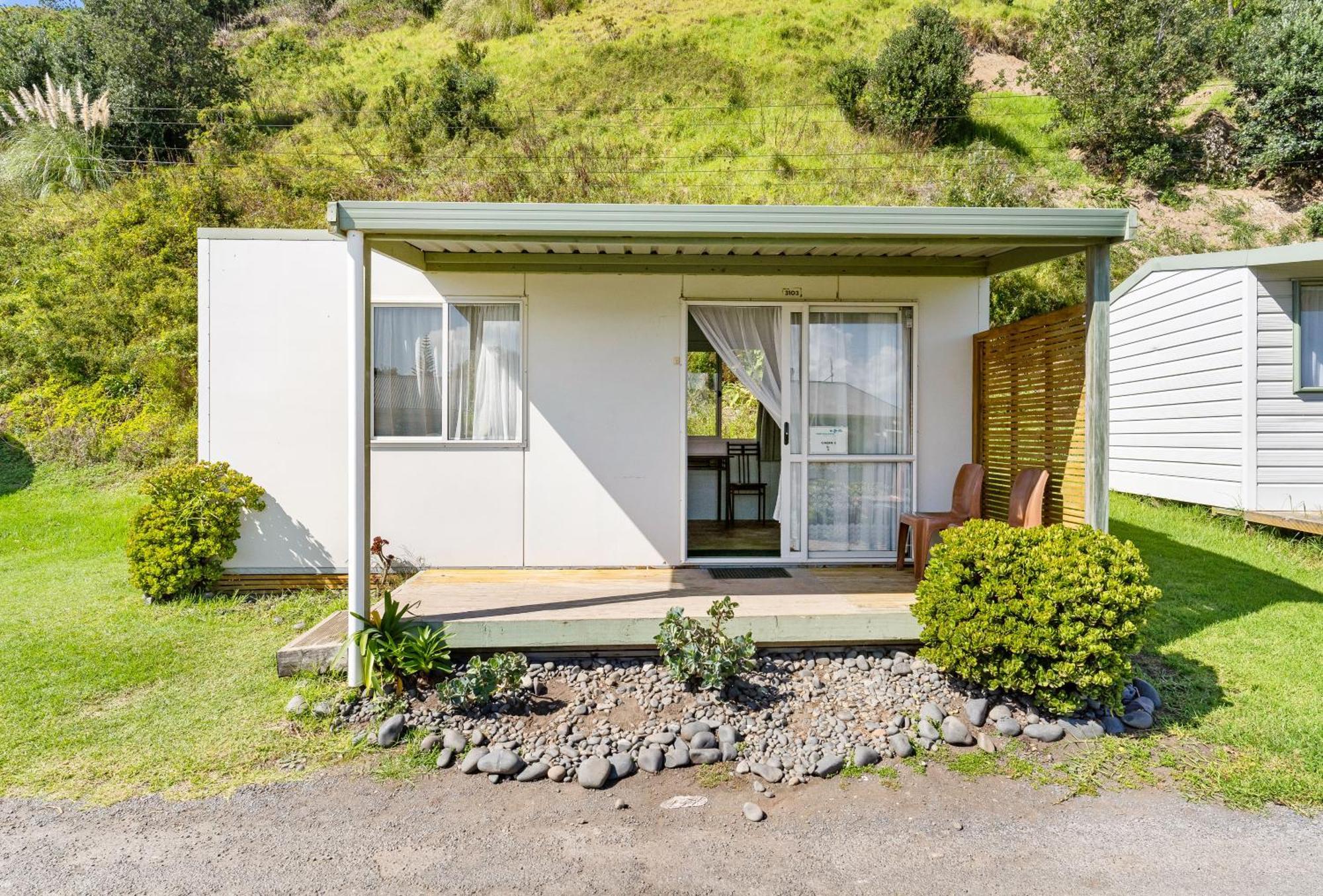 Port Waikato Holiday Park ภายนอก รูปภาพ