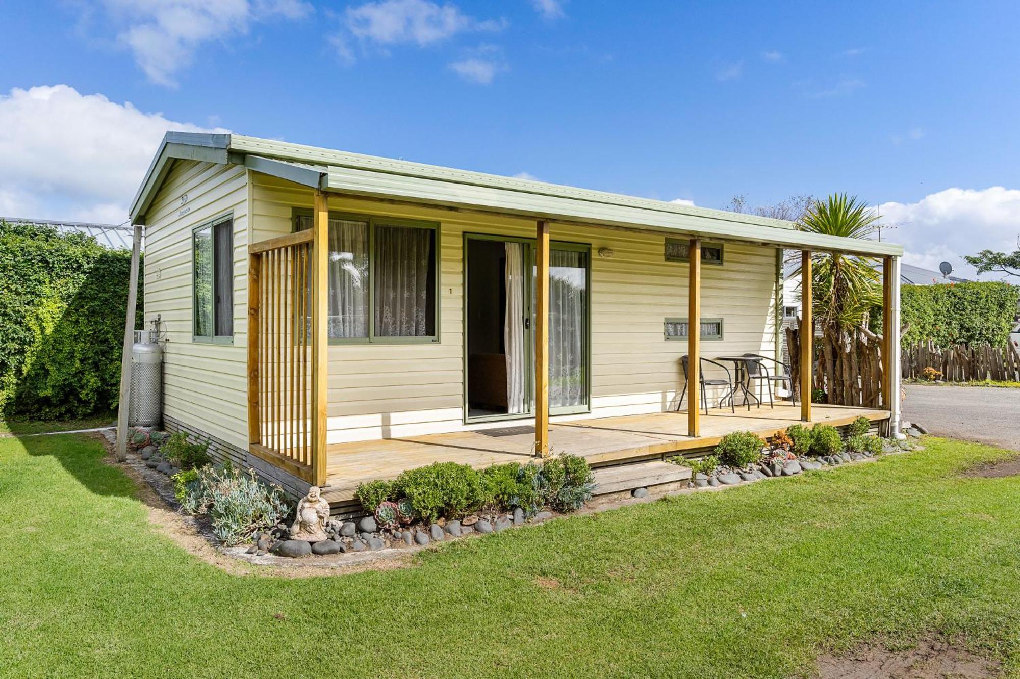 Port Waikato Holiday Park ภายนอก รูปภาพ