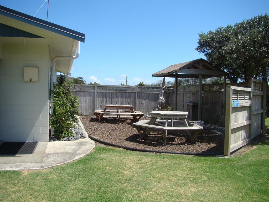 Port Waikato Holiday Park ภายนอก รูปภาพ