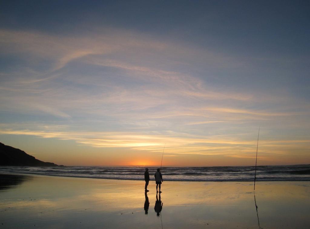 Port Waikato Holiday Park ภายนอก รูปภาพ