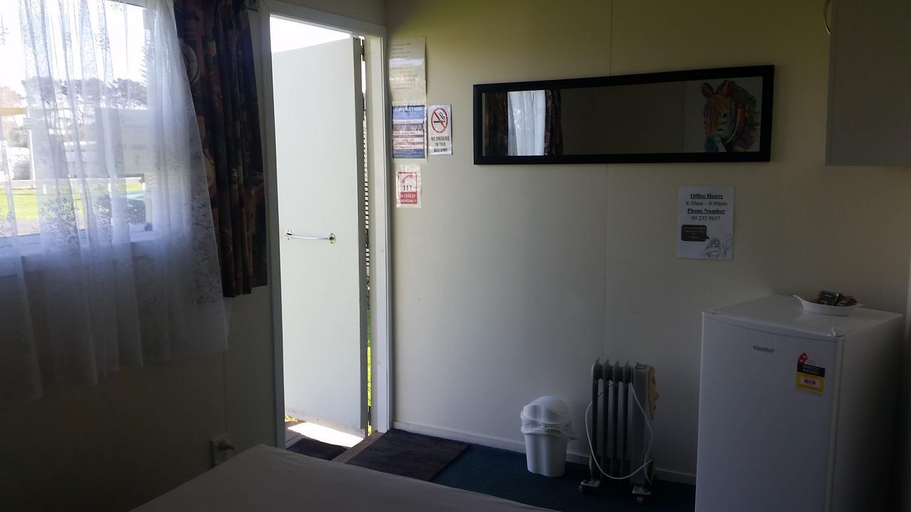 Port Waikato Holiday Park ภายนอก รูปภาพ